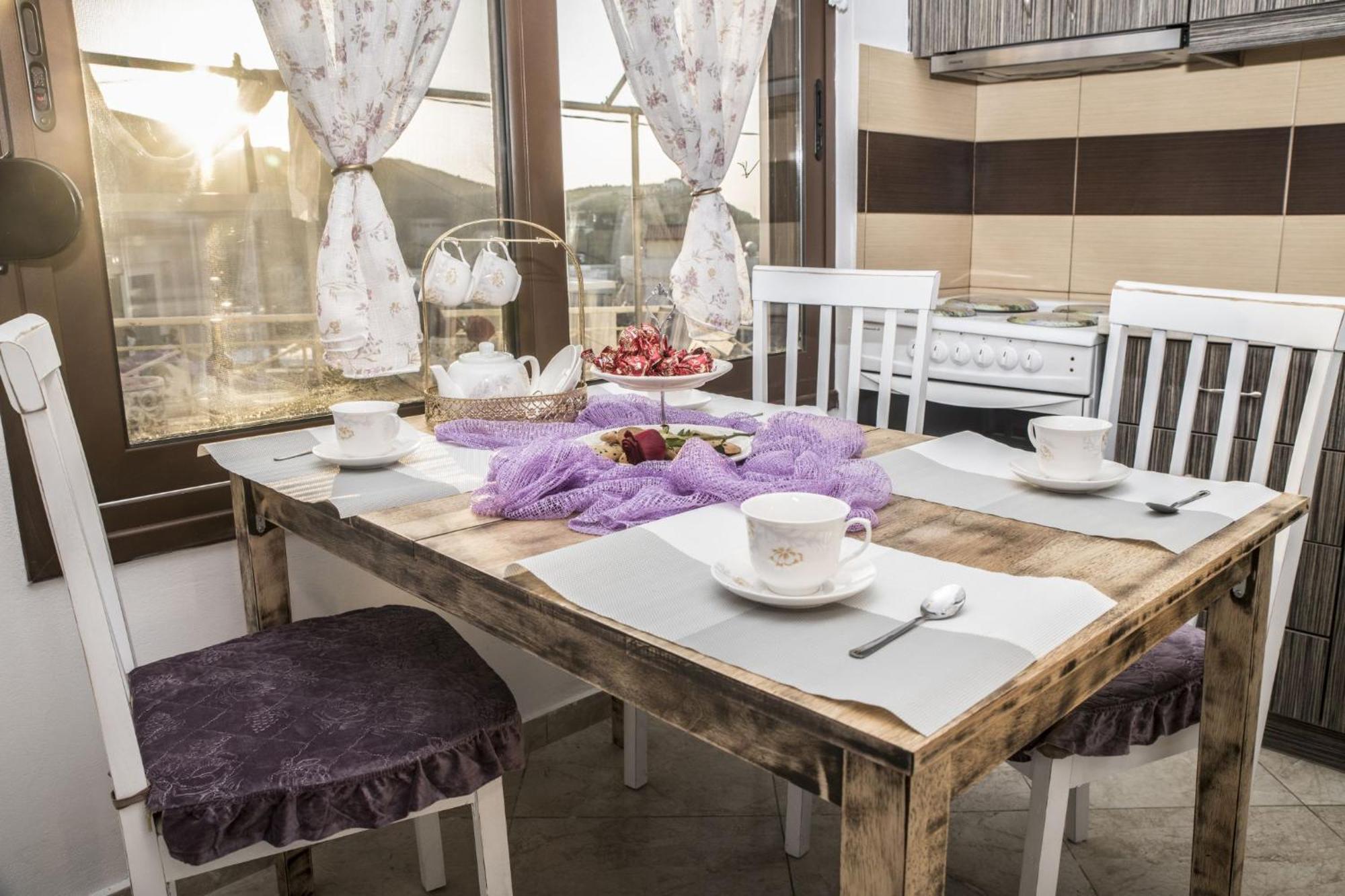 Kleopatra Deluxe Apartment With Jacuzzi Kamilari Exterior photo