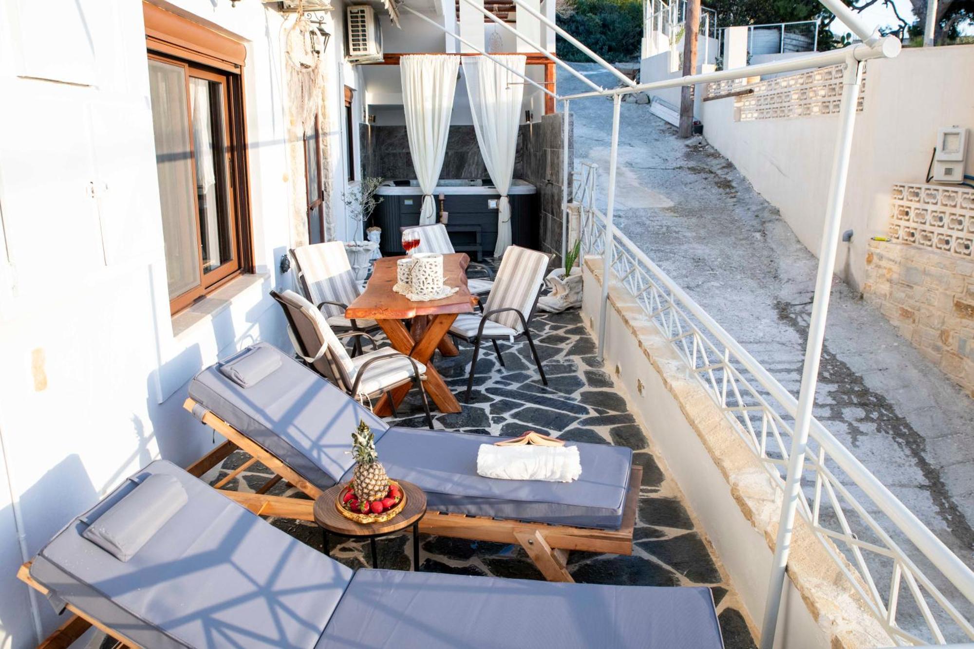 Kleopatra Deluxe Apartment With Jacuzzi Kamilari Exterior photo